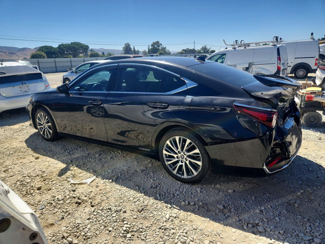 2021 LEXUS ES 300H — снимка 2