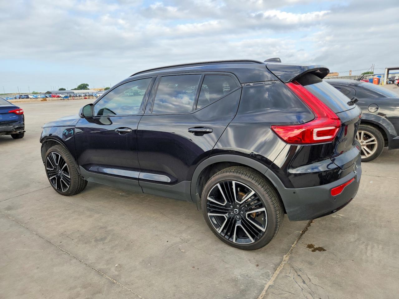 2025 VOLVO XC40 ULTRA — снимка 2