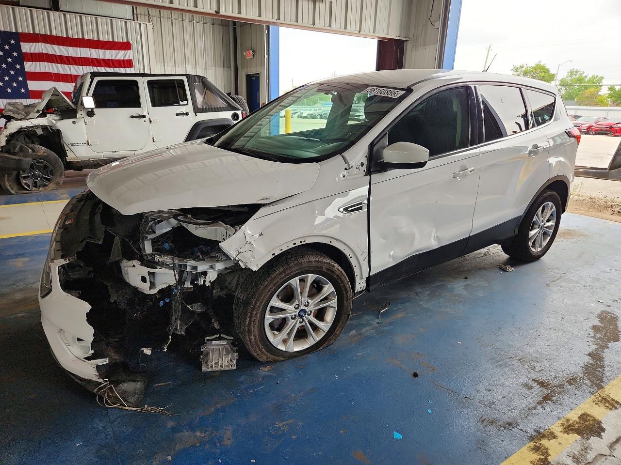 2019 FORD ESCAPE SE