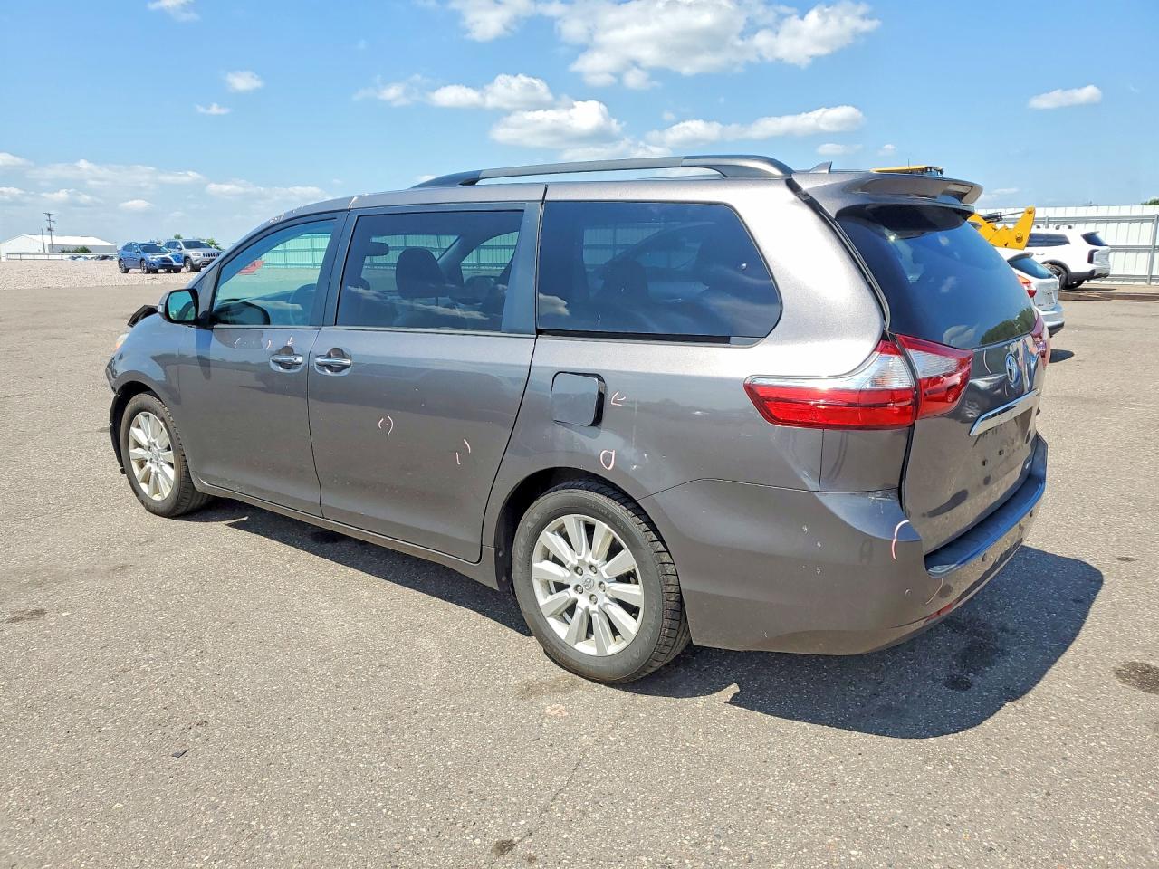 2017 TOYOTA SIENNA LIMITED 7-PASSENGER — снимка 2