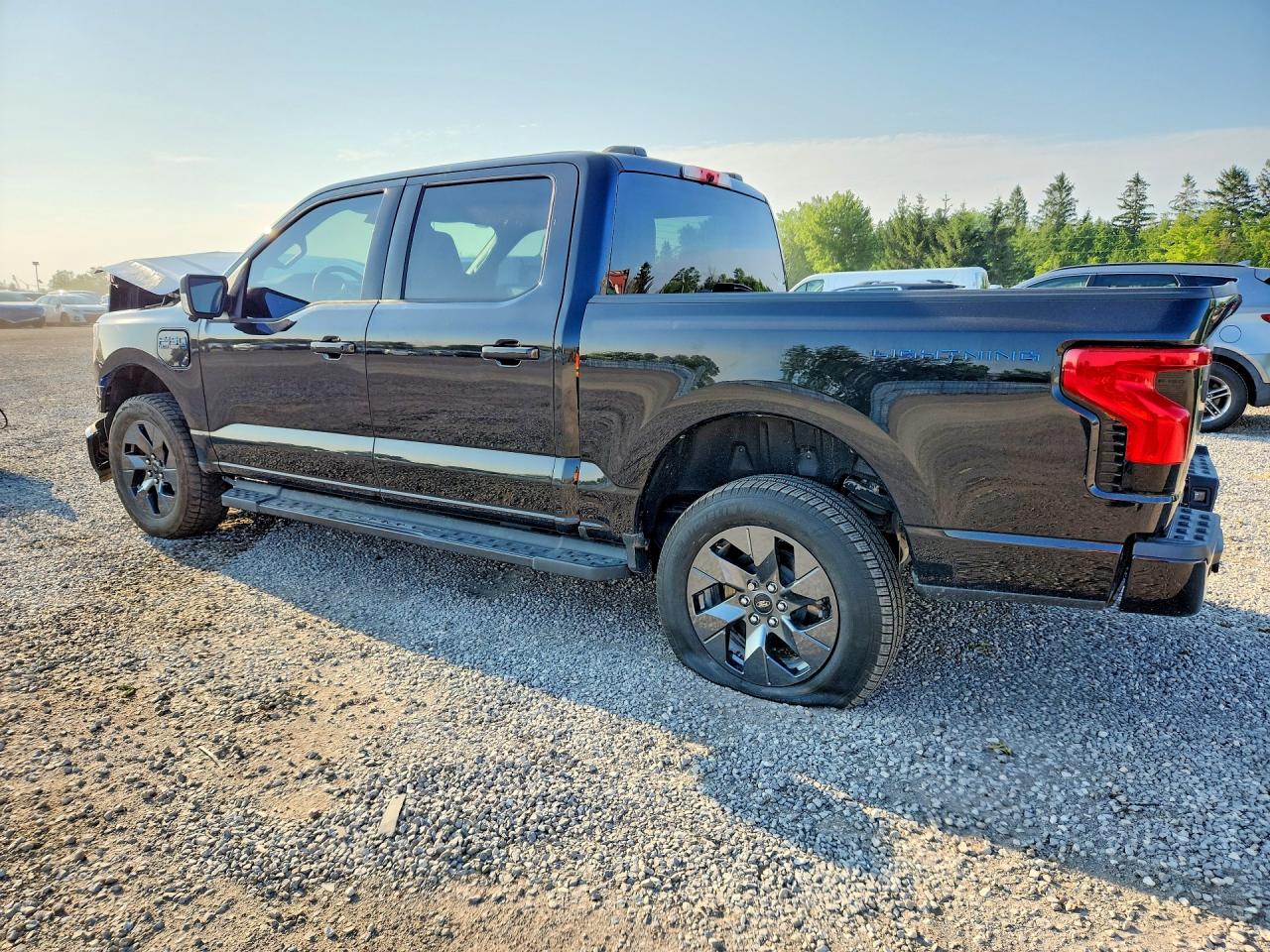 2025 FORD F150 LIGHTNING XLT — снимка 2