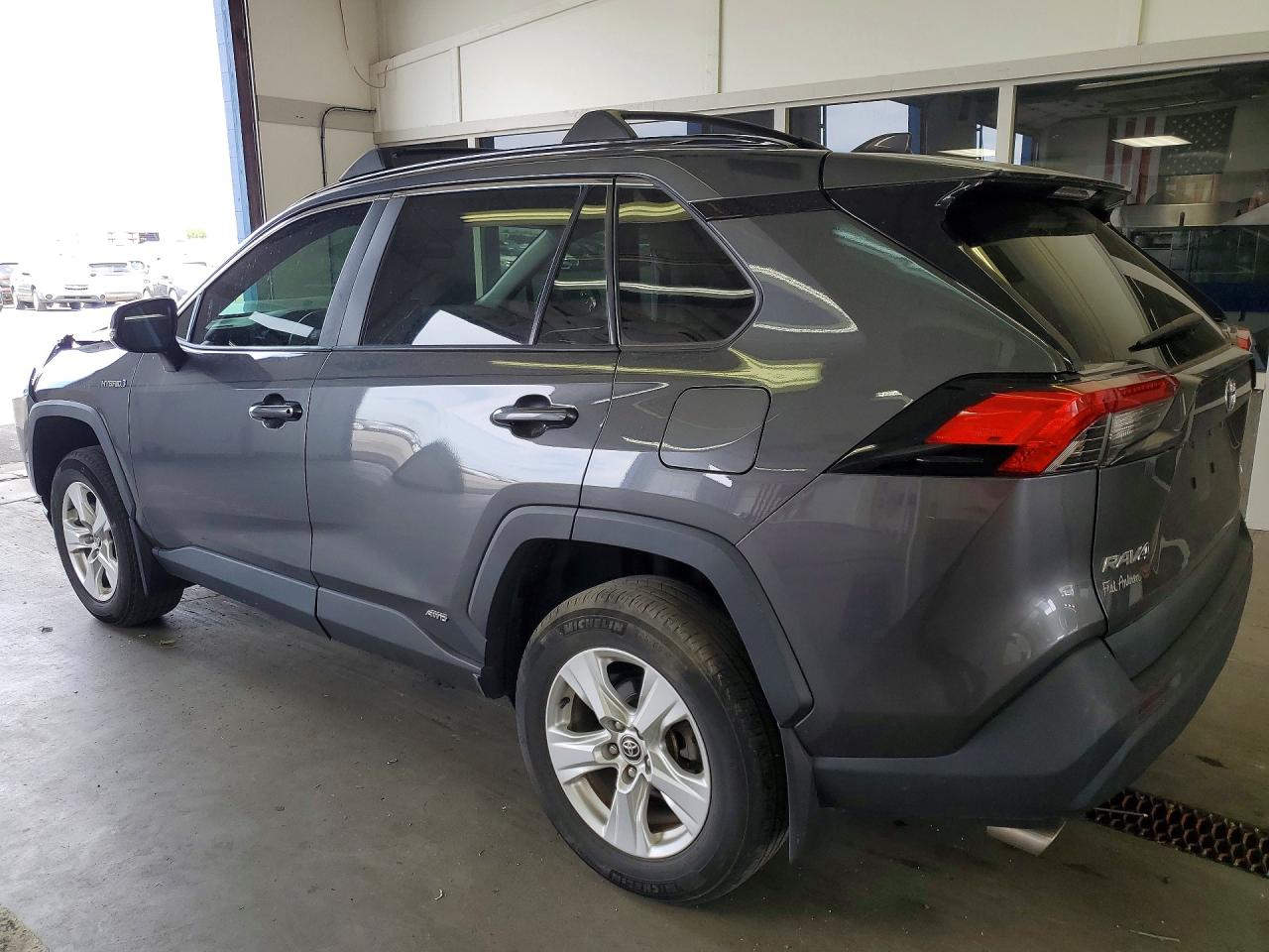2021 TOYOTA RAV4 XLE — снимка 2