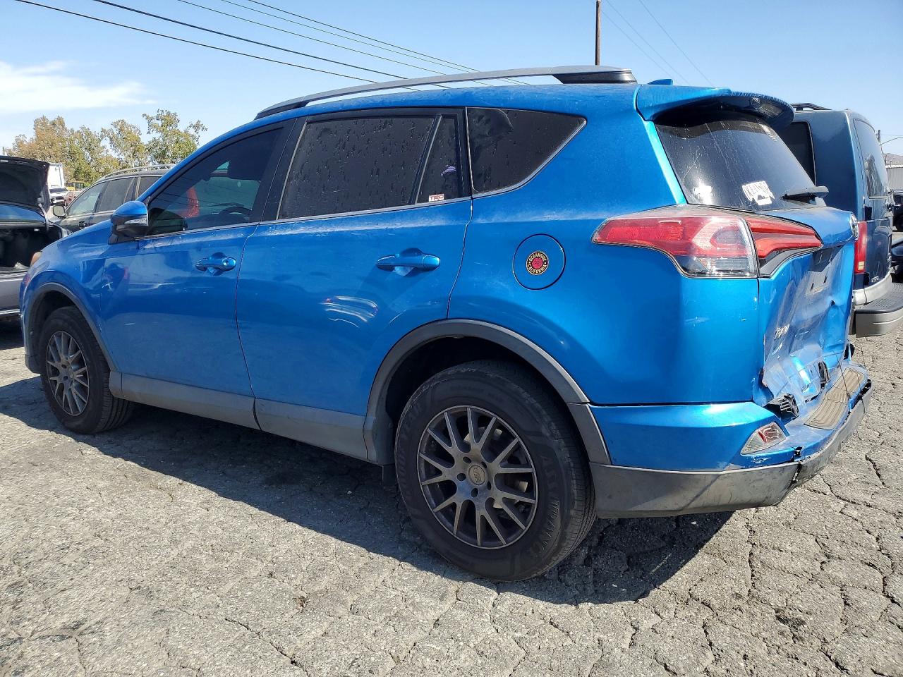 2017 TOYOTA RAV4 XLE — снимка 2