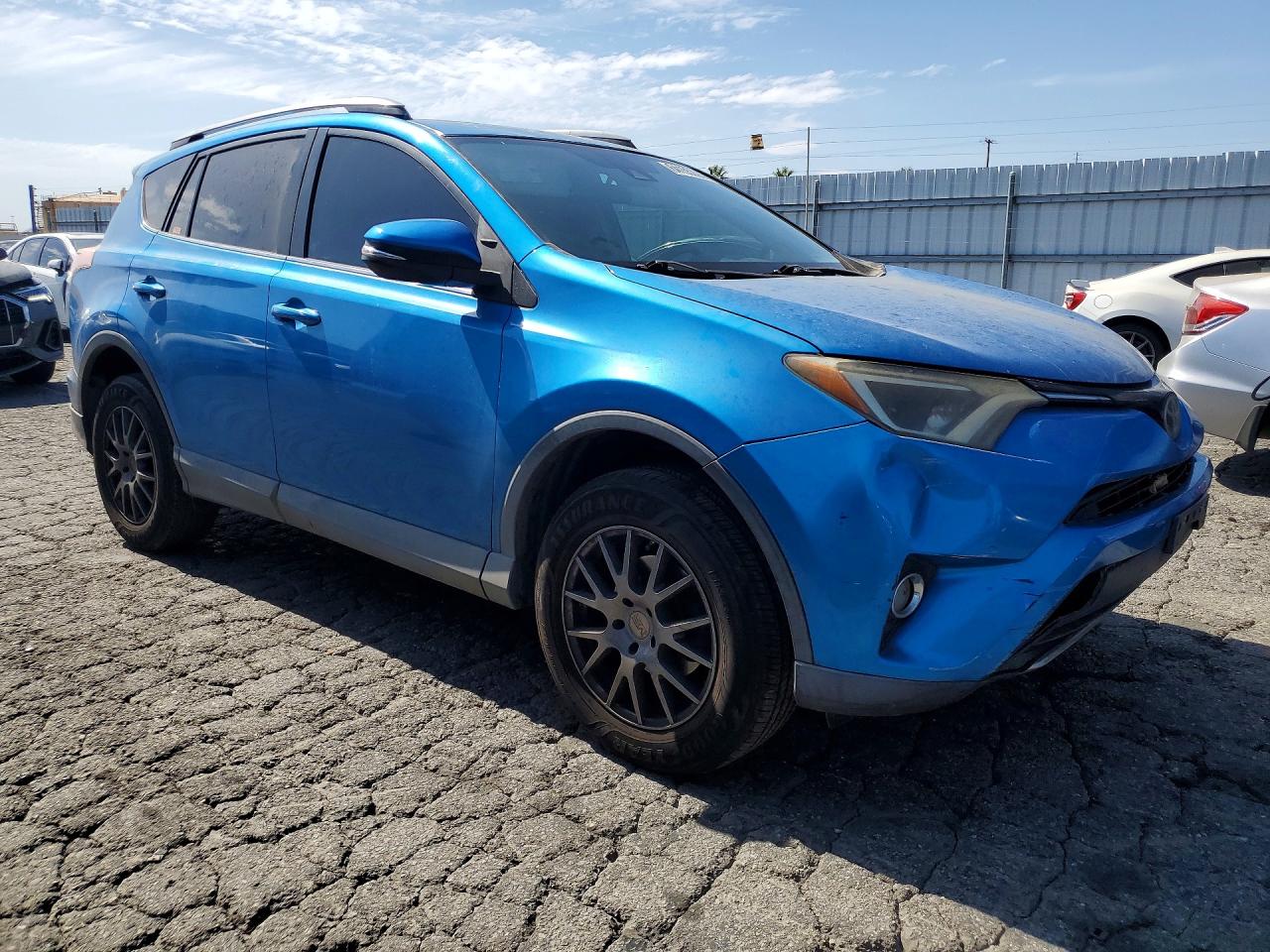2017 TOYOTA RAV4 XLE — снимка 4