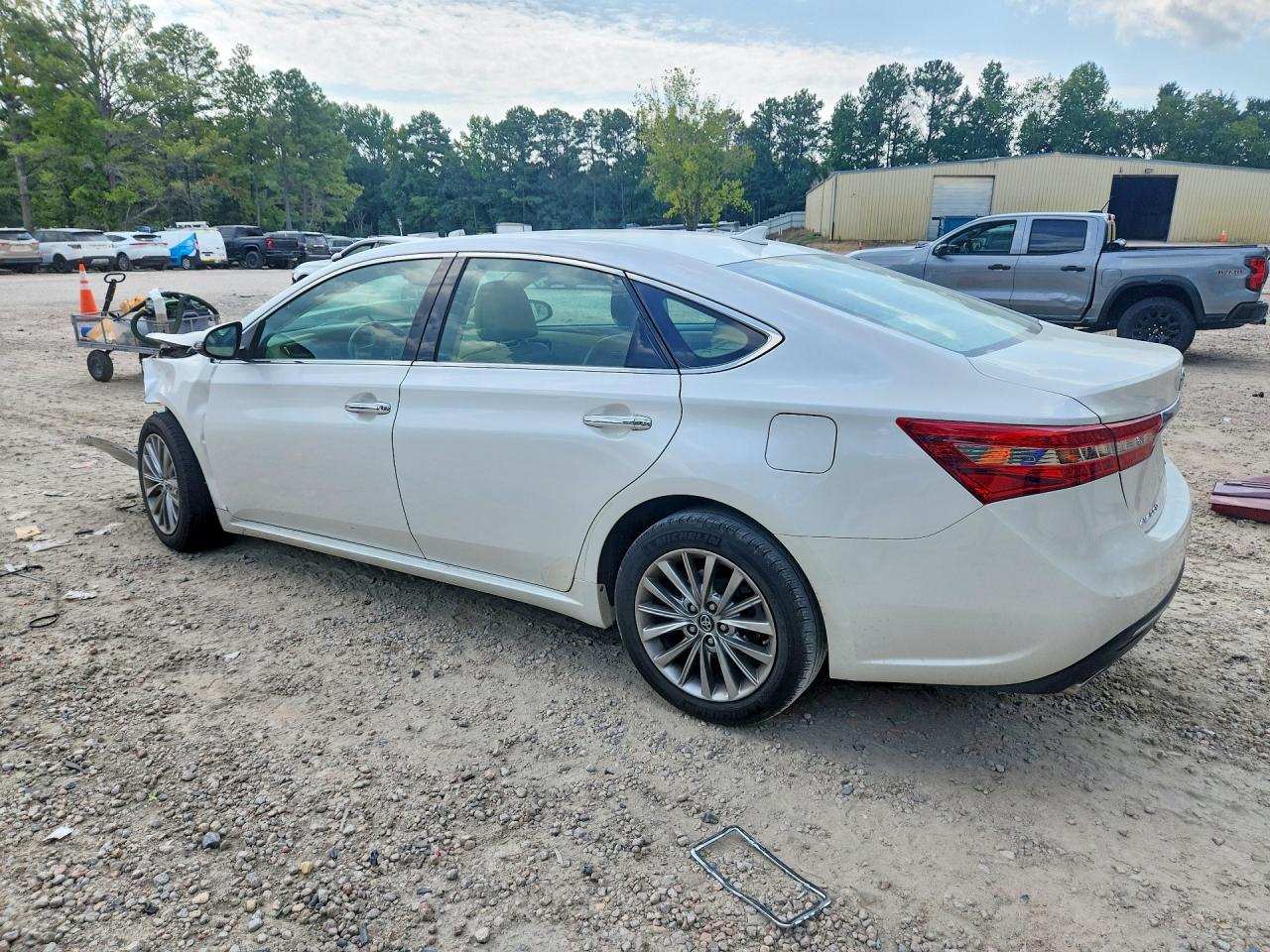 2017 TOYOTA AVALON LIMITED — снимка 2