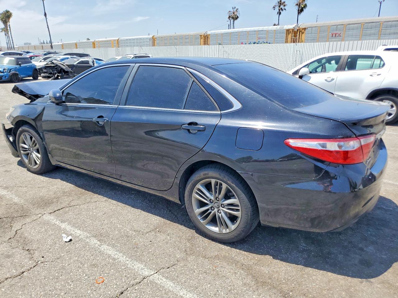 2017 TOYOTA CAMRY SE — снимка 2