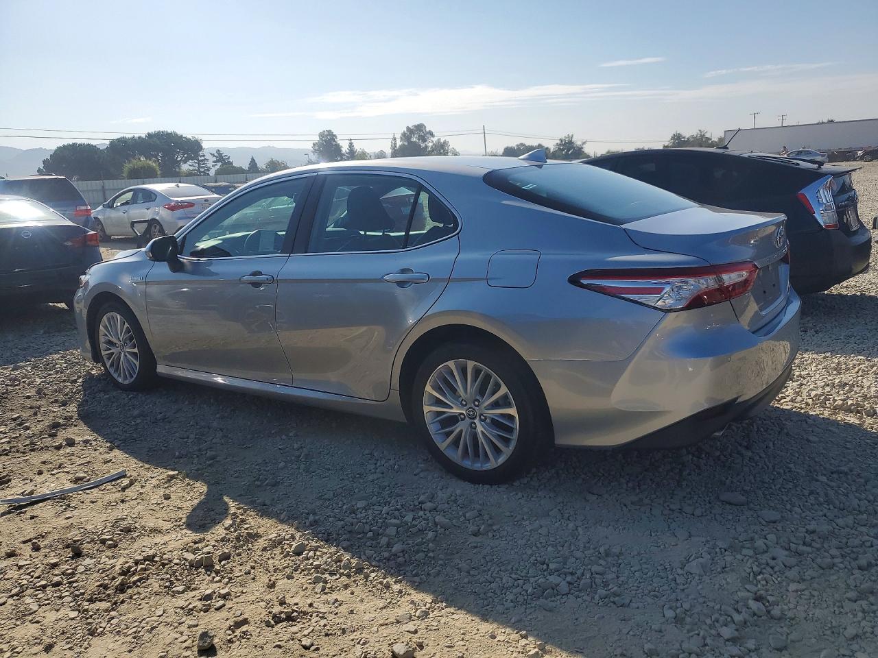 2019 TOYOTA CAMRY HYBRID XLE — снимка 2