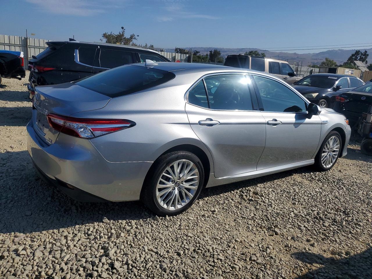 2019 TOYOTA CAMRY HYBRID XLE — снимка 3