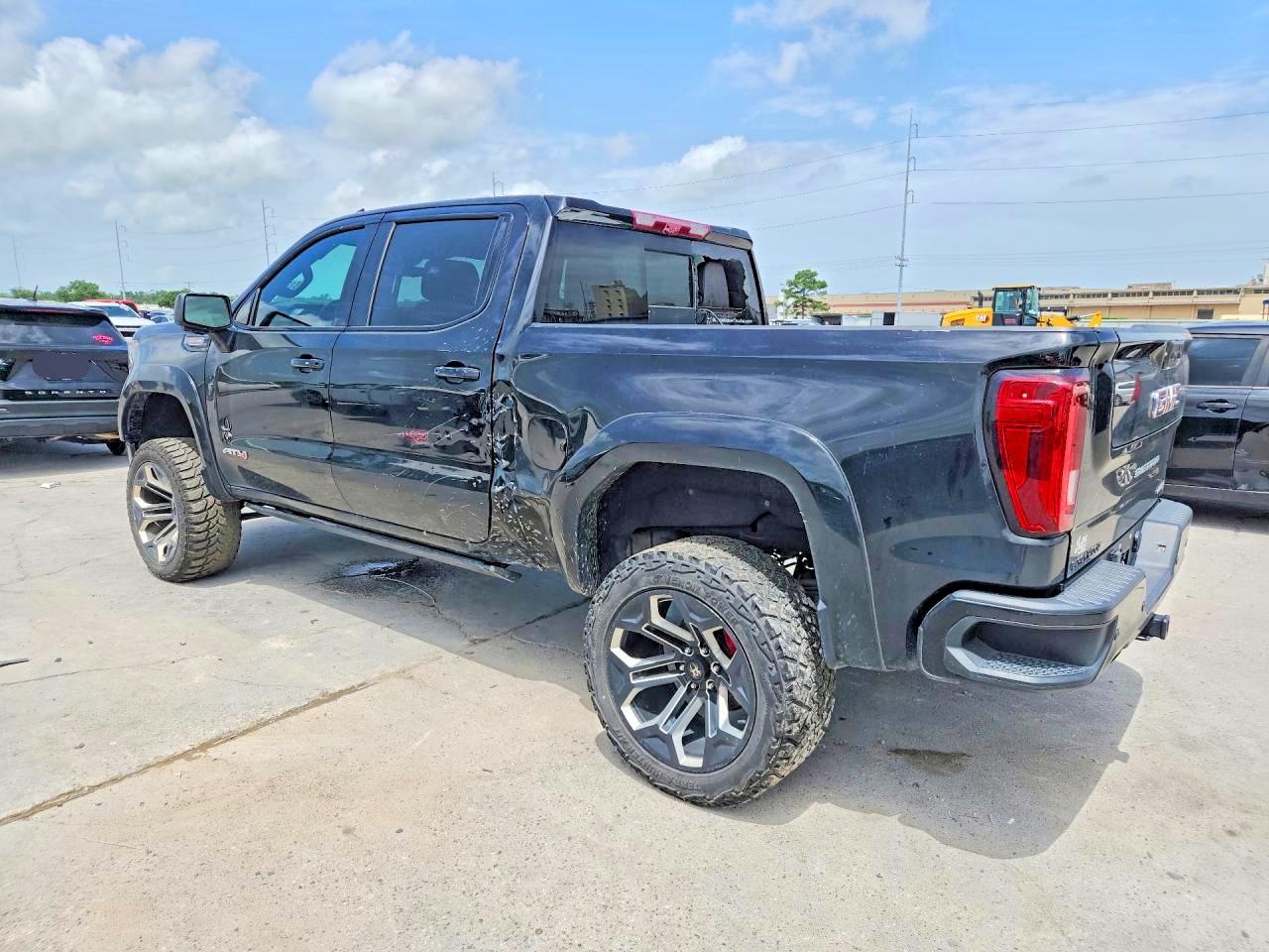 2024 GMC SIERRA K1500 AT4 — снимка 2