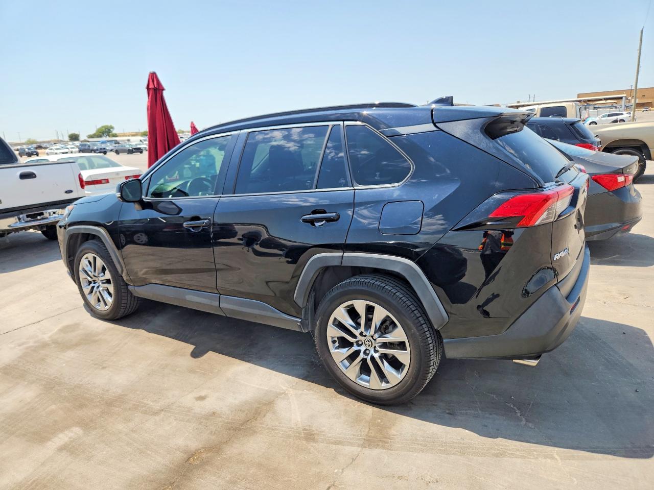 2020 TOYOTA RAV4 XLE PREMIUM — снимка 2