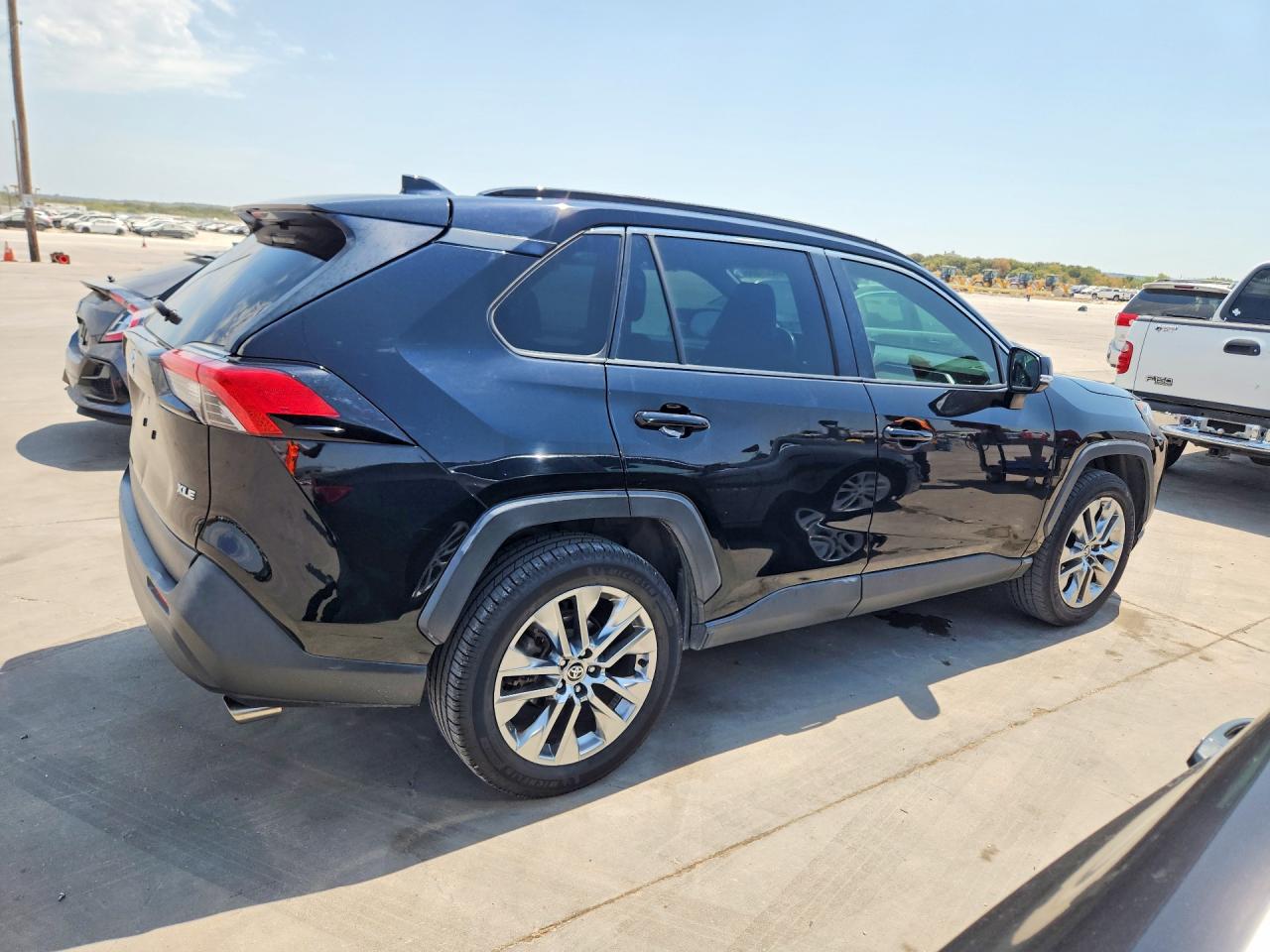 2020 TOYOTA RAV4 XLE PREMIUM — снимка 3
