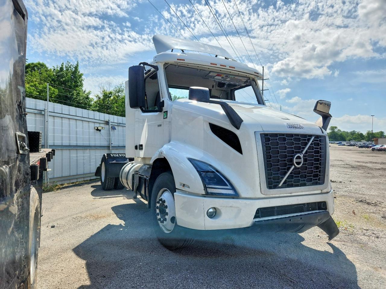 2023 VOLVO VNR