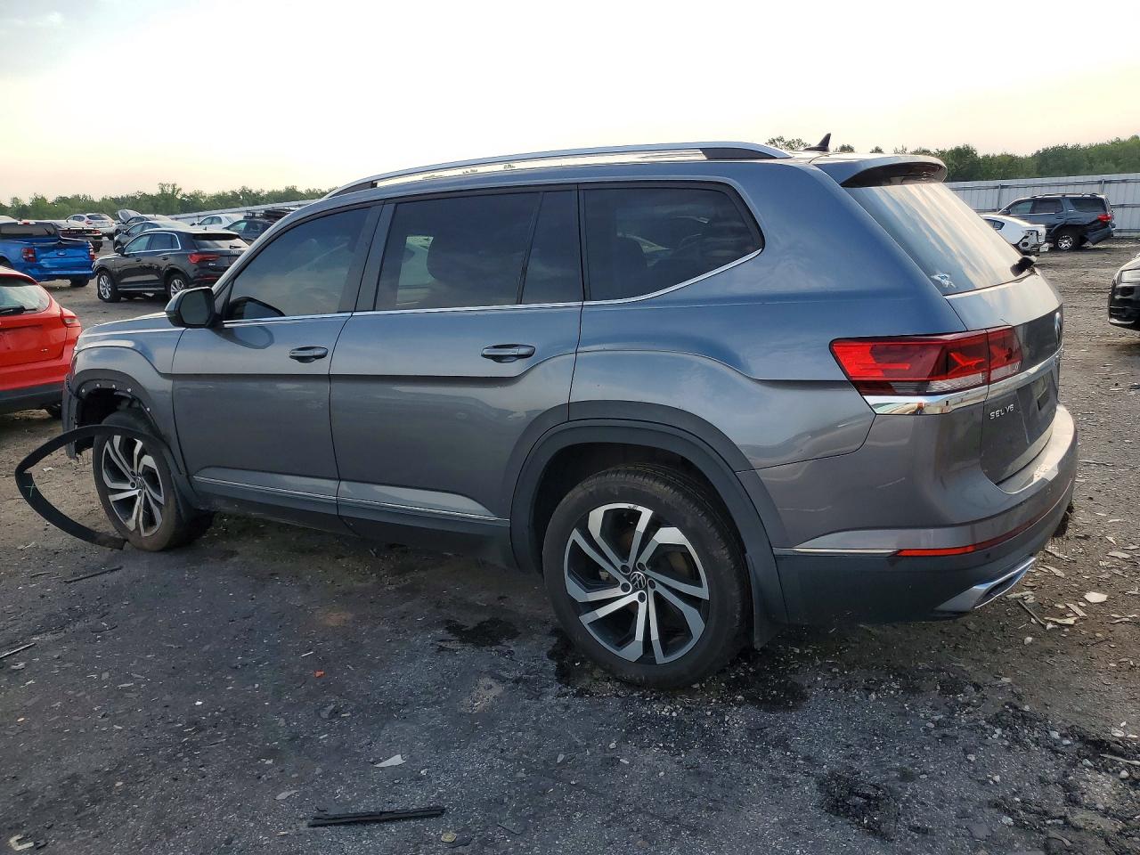 2022 VOLKSWAGEN ATLAS SEL — снимка 2