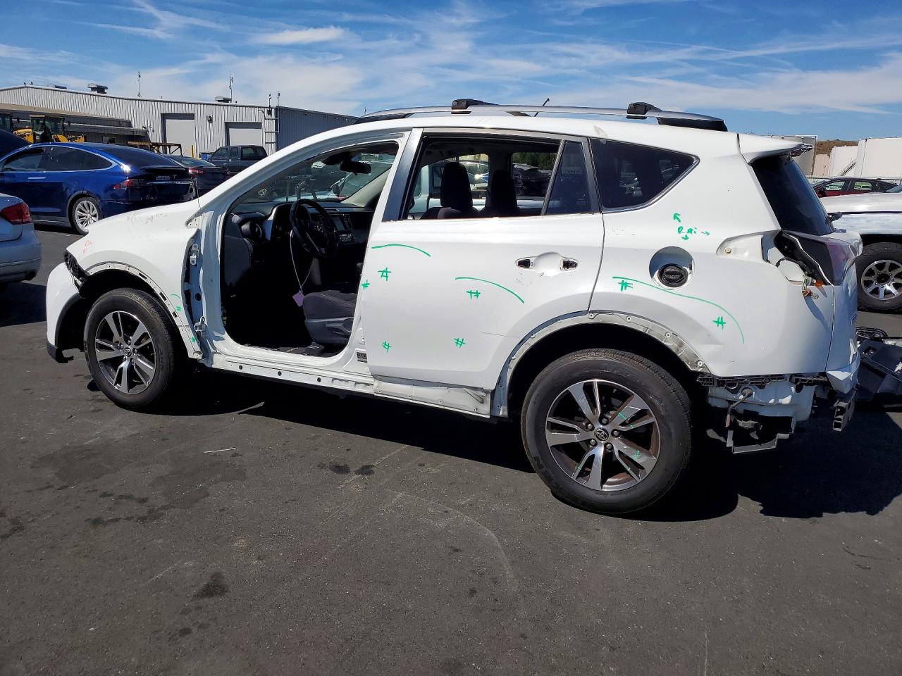 2017 TOYOTA RAV4 XLE — снимка 2
