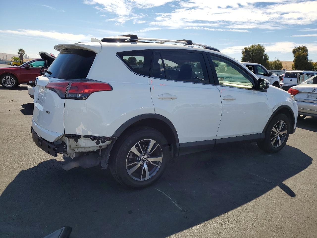 2017 TOYOTA RAV4 XLE — снимка 3