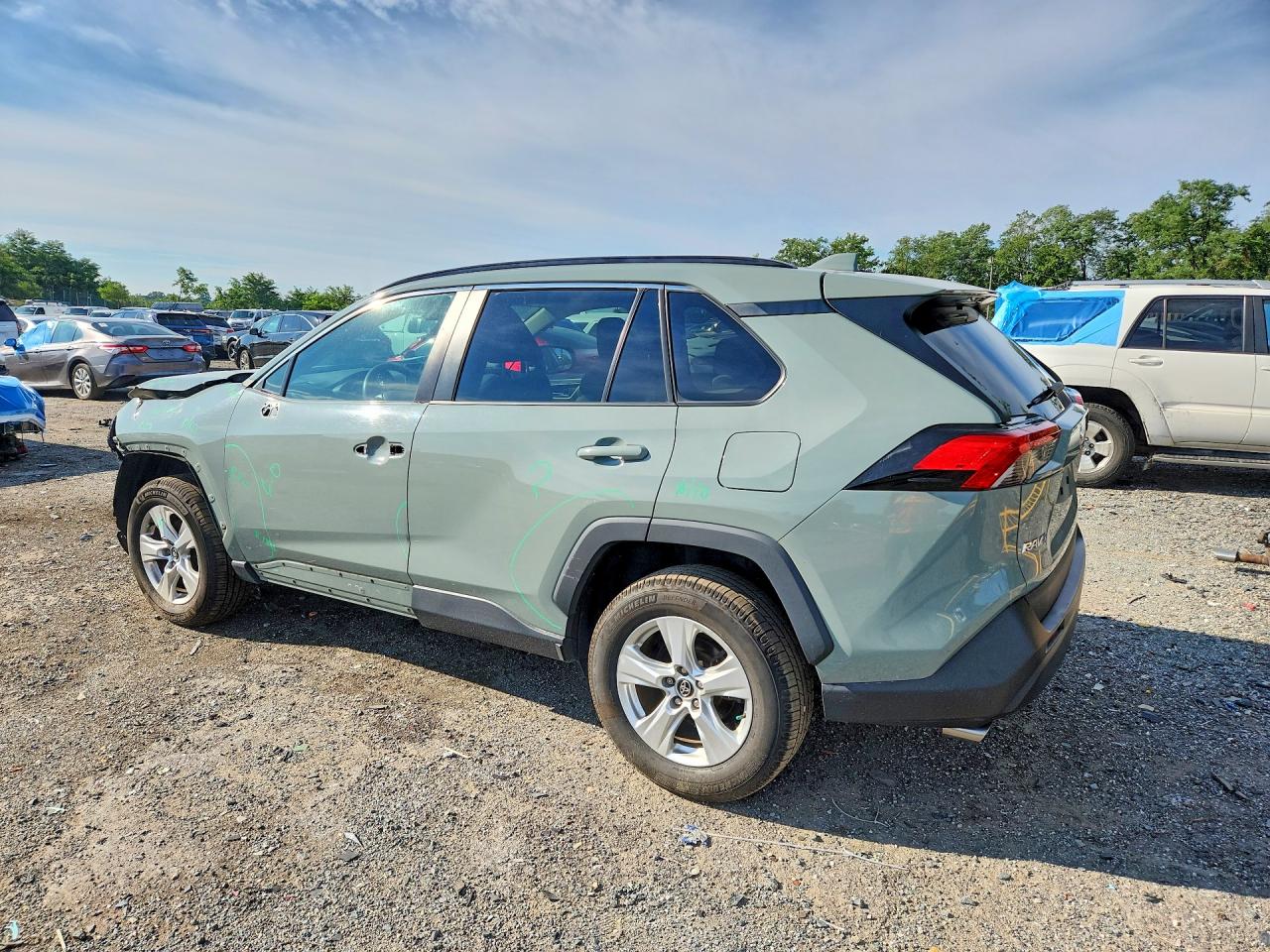 2020 TOYOTA RAV4 XLE — снимка 2