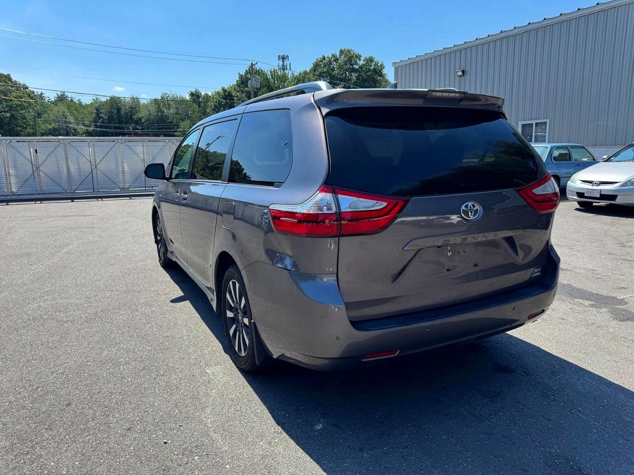 2019 TOYOTA SIENNA XLE PREMIUM 7-PASSENGER — снимка 2