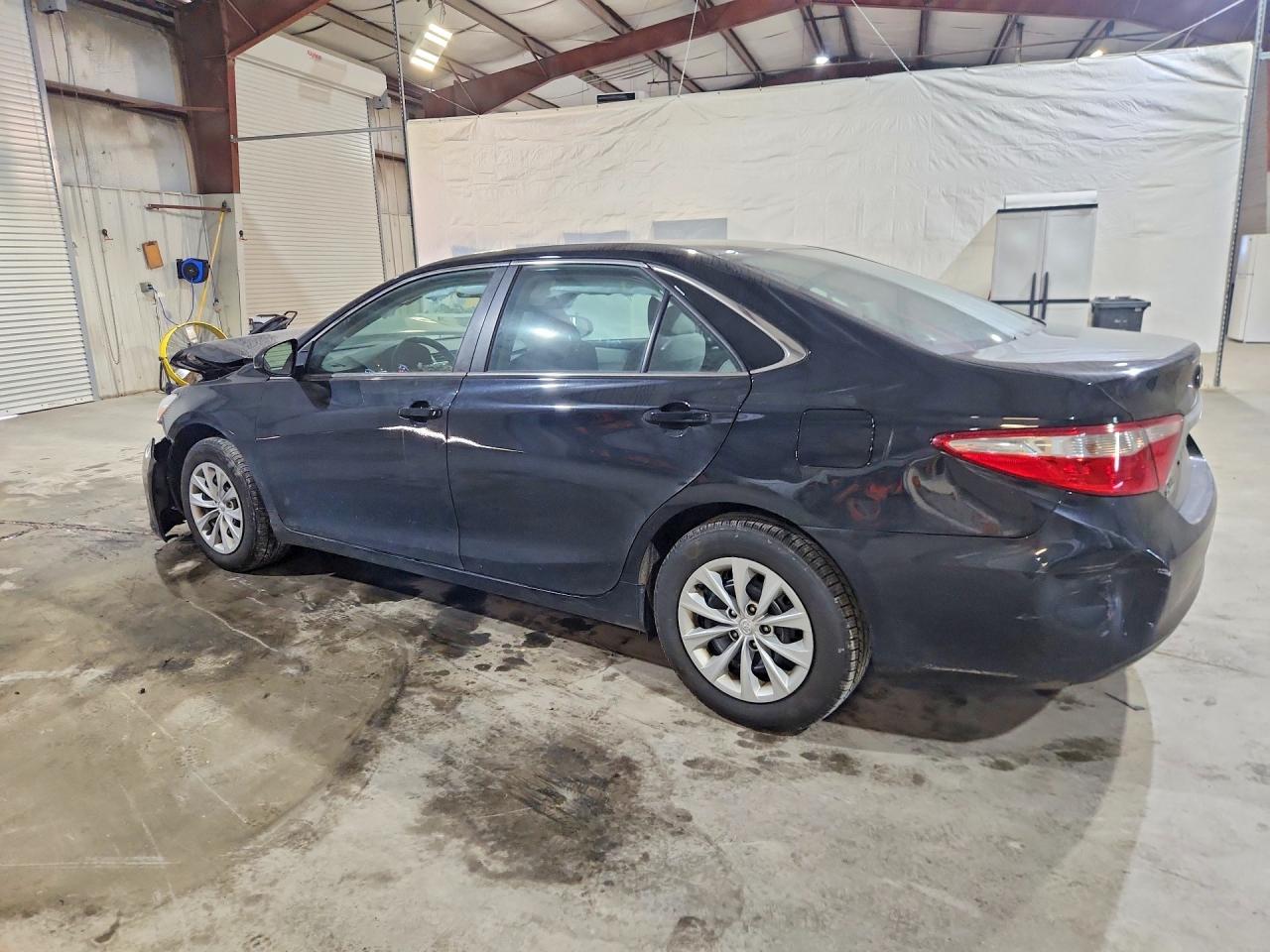 2017 TOYOTA CAMRY LE — снимка 2