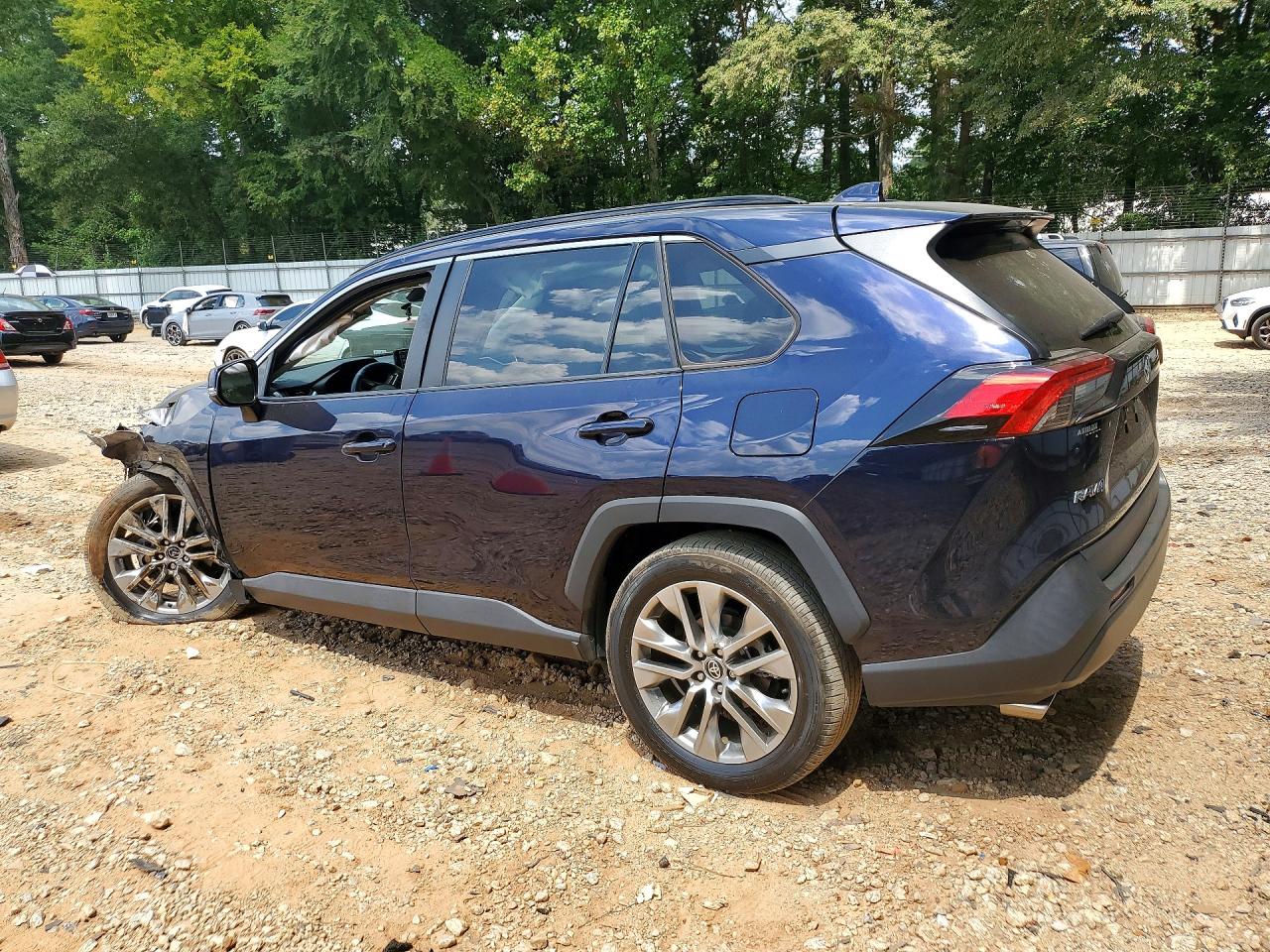 2022 TOYOTA RAV4 XLE PREMIUM — снимка 2