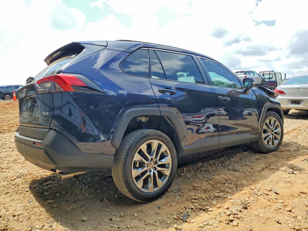 2022 TOYOTA RAV4 XLE PREMIUM — снимка 3