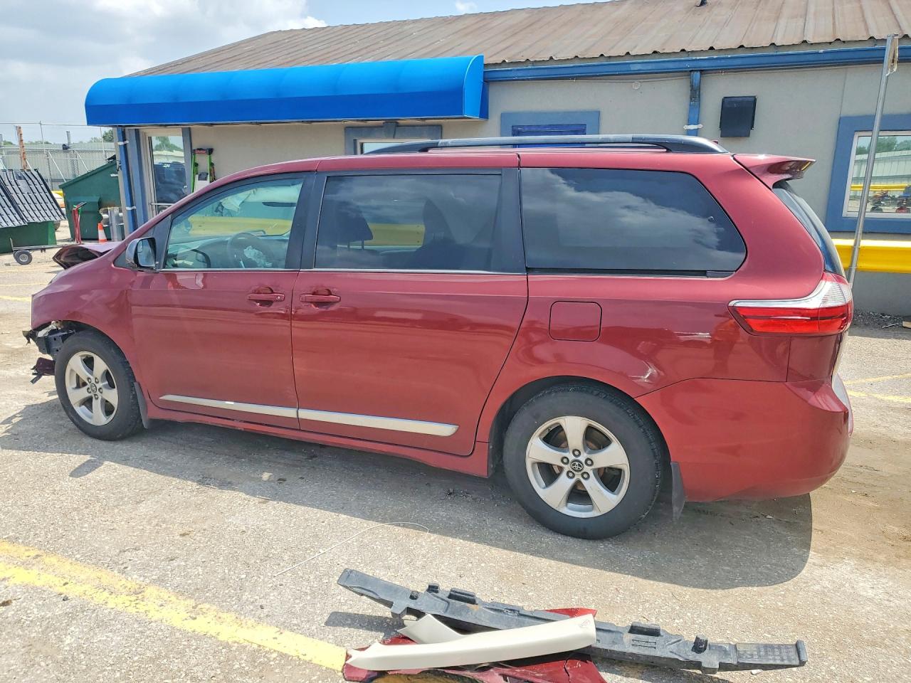 2018 TOYOTA SIENNA LE — снимка 2