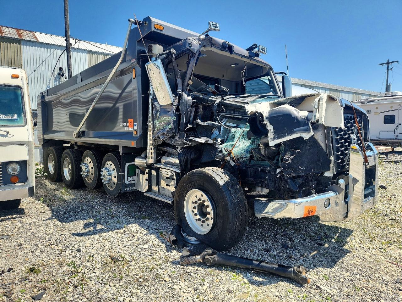 2025 VOLVO VHD
