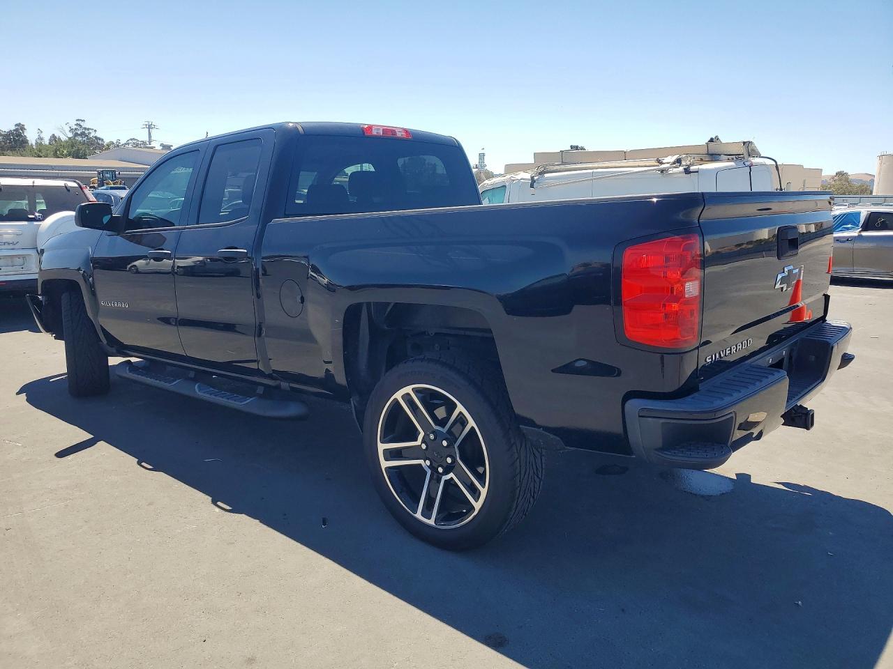2017 CHEVROLET SILVERADO C1500 CUSTOM — снимка 2