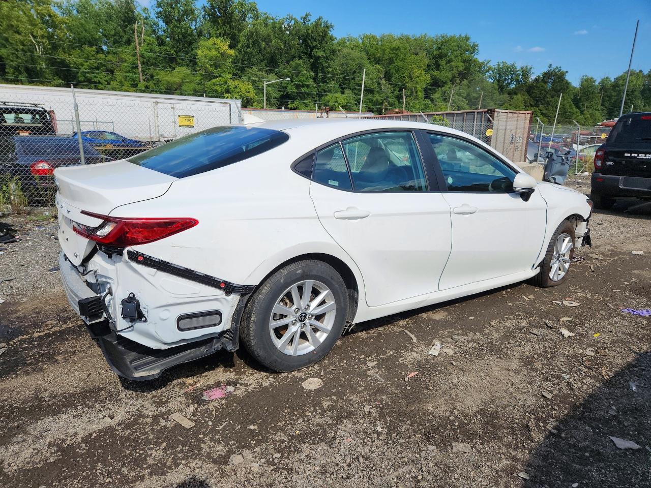 2025 TOYOTA CAMRY LE — снимка 3