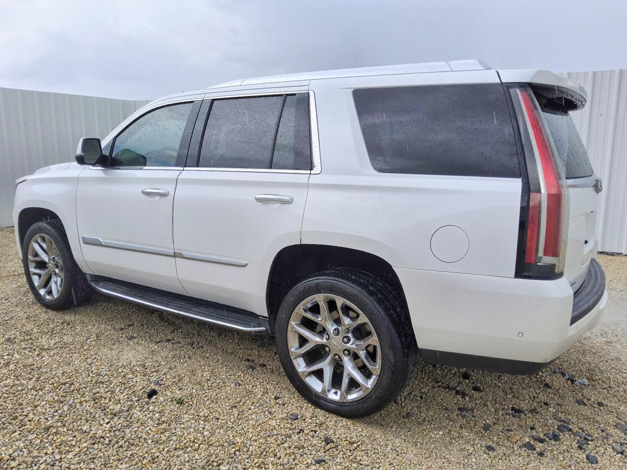 2017 CADILLAC ESCALADE LUXURY — снимка 2