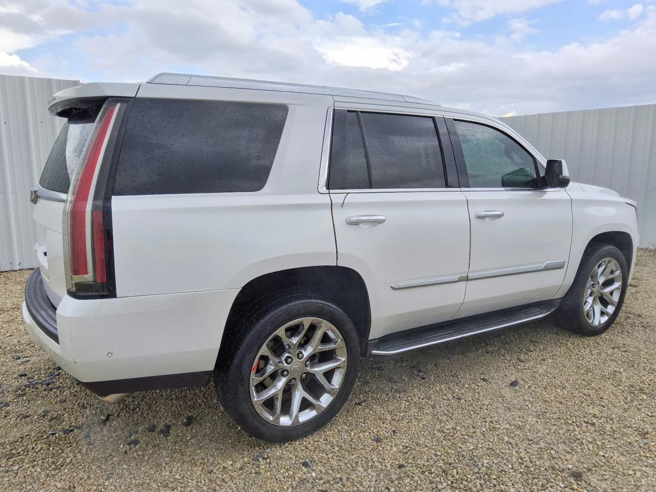 2017 CADILLAC ESCALADE LUXURY — снимка 3
