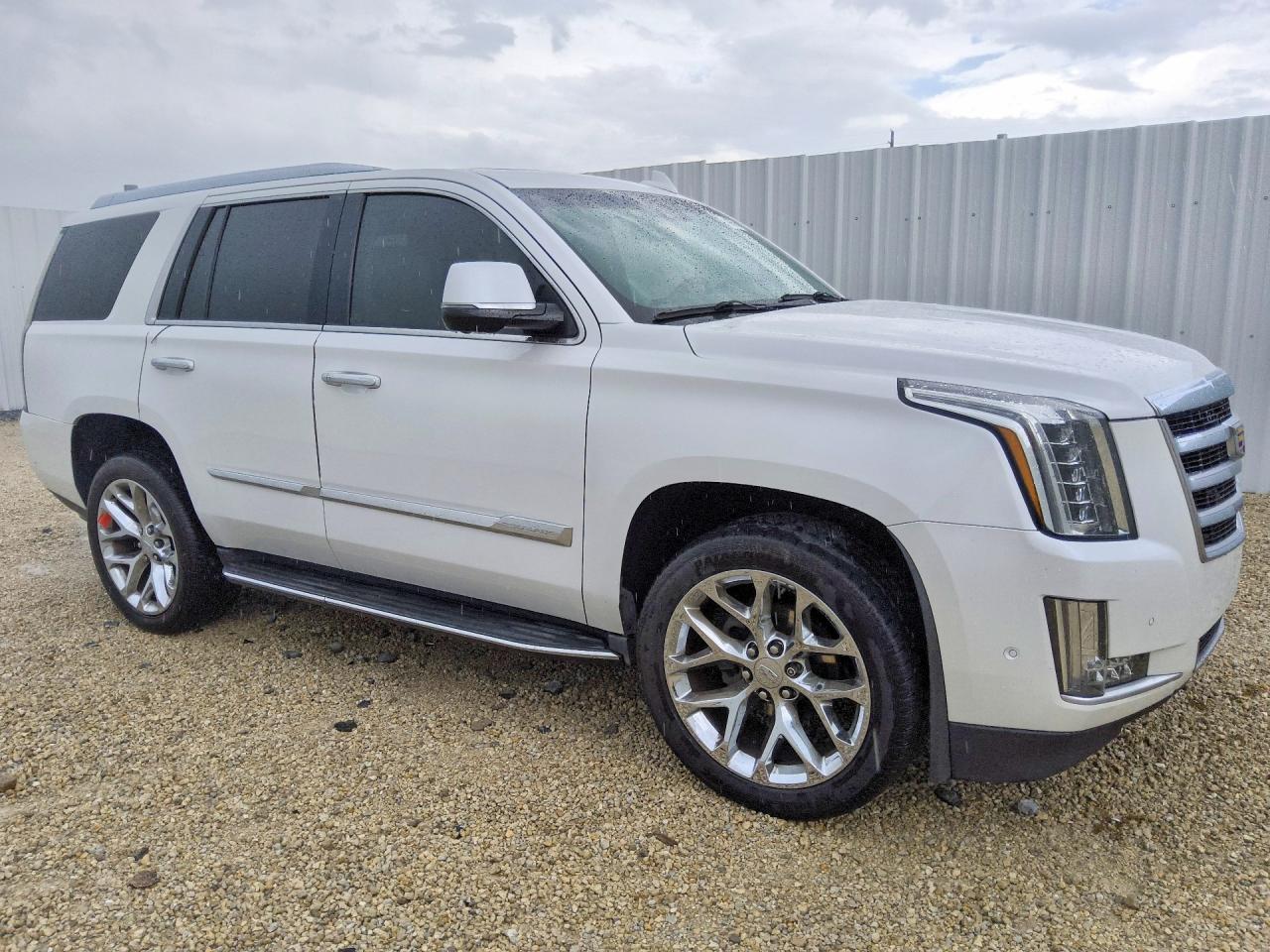 2017 CADILLAC ESCALADE LUXURY — снимка 4
