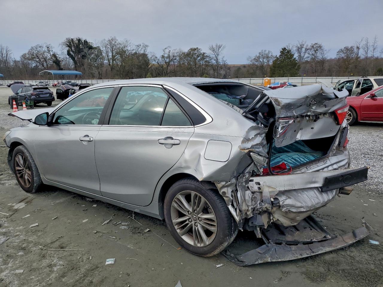 2015 TOYOTA CAMRY LE — снимка 2