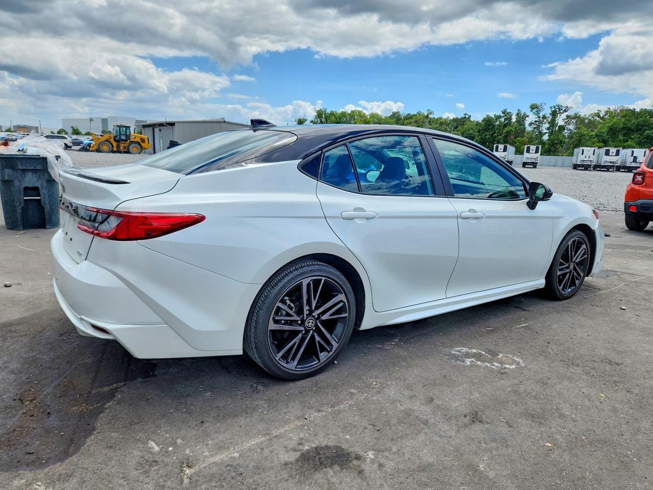 2025 TOYOTA CAMRY XSE — снимка 3