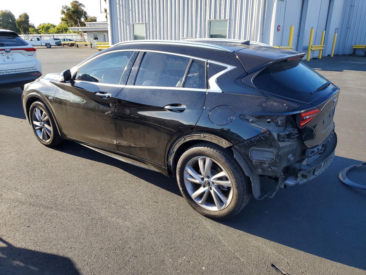 2019 INFINITI QX30 LUXE — снимка 2