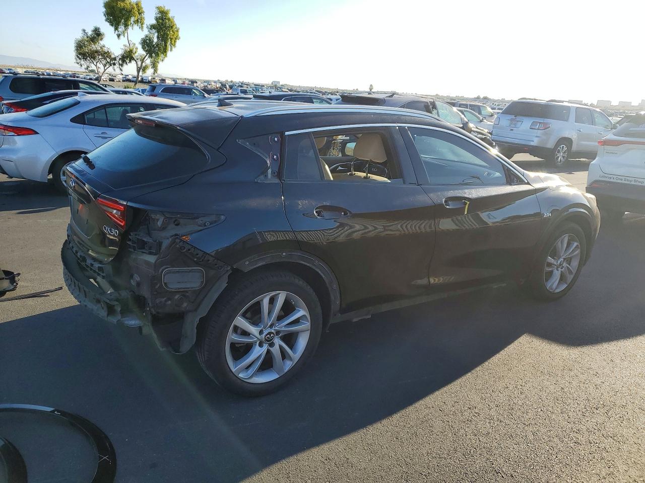2019 INFINITI QX30 LUXE — снимка 3