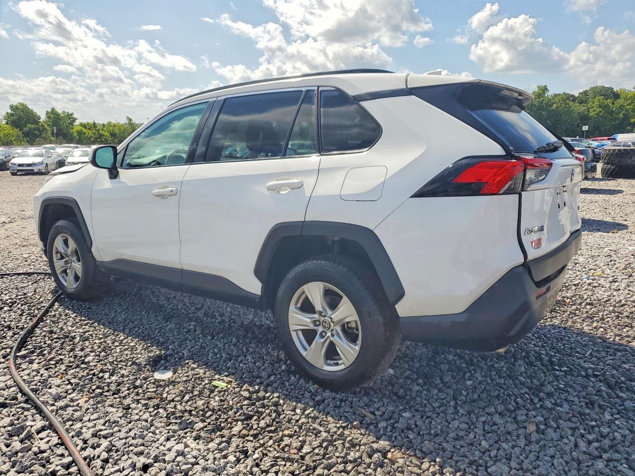 2021 TOYOTA RAV4 XLE — снимка 2