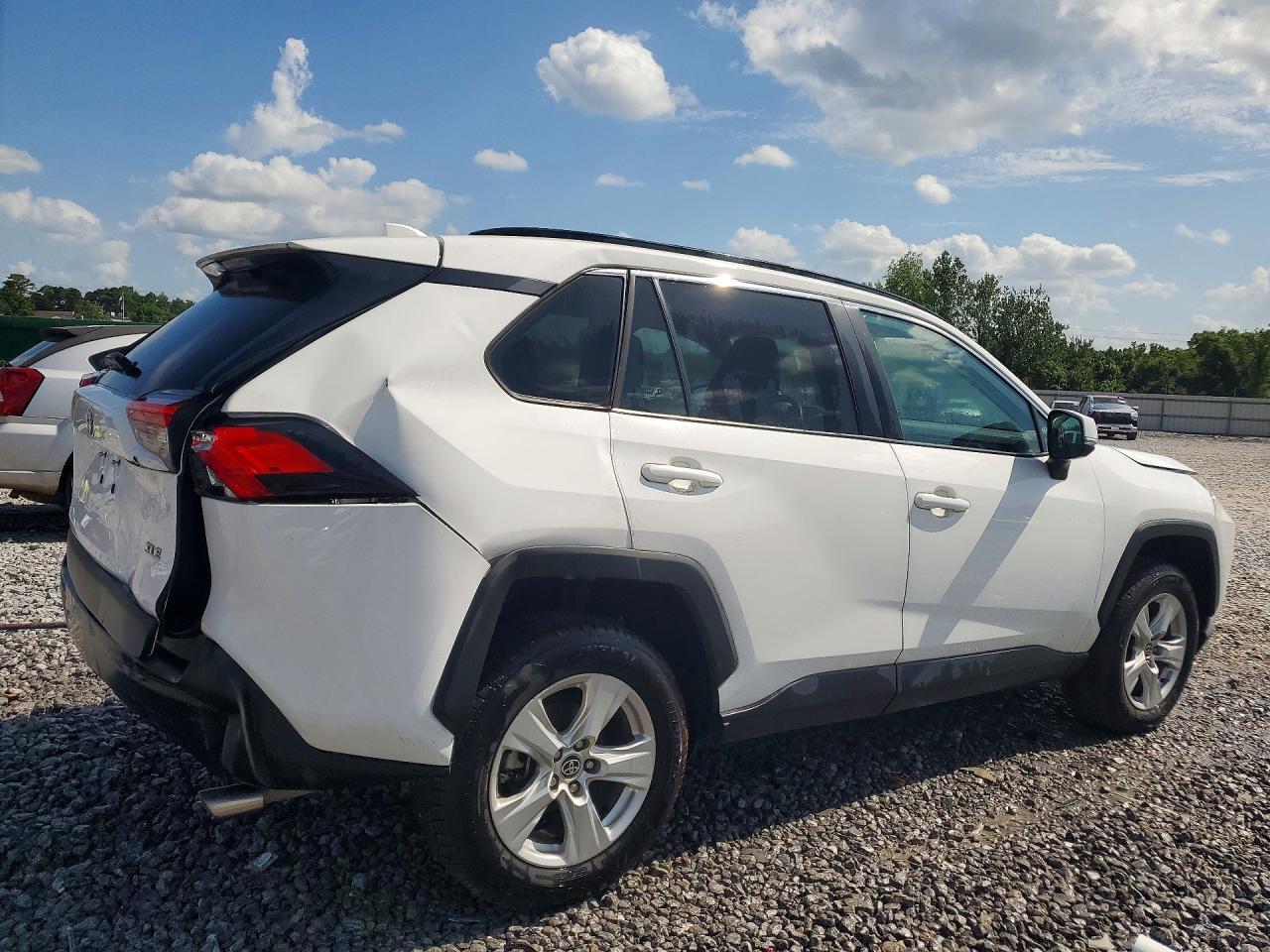 2021 TOYOTA RAV4 XLE — снимка 3