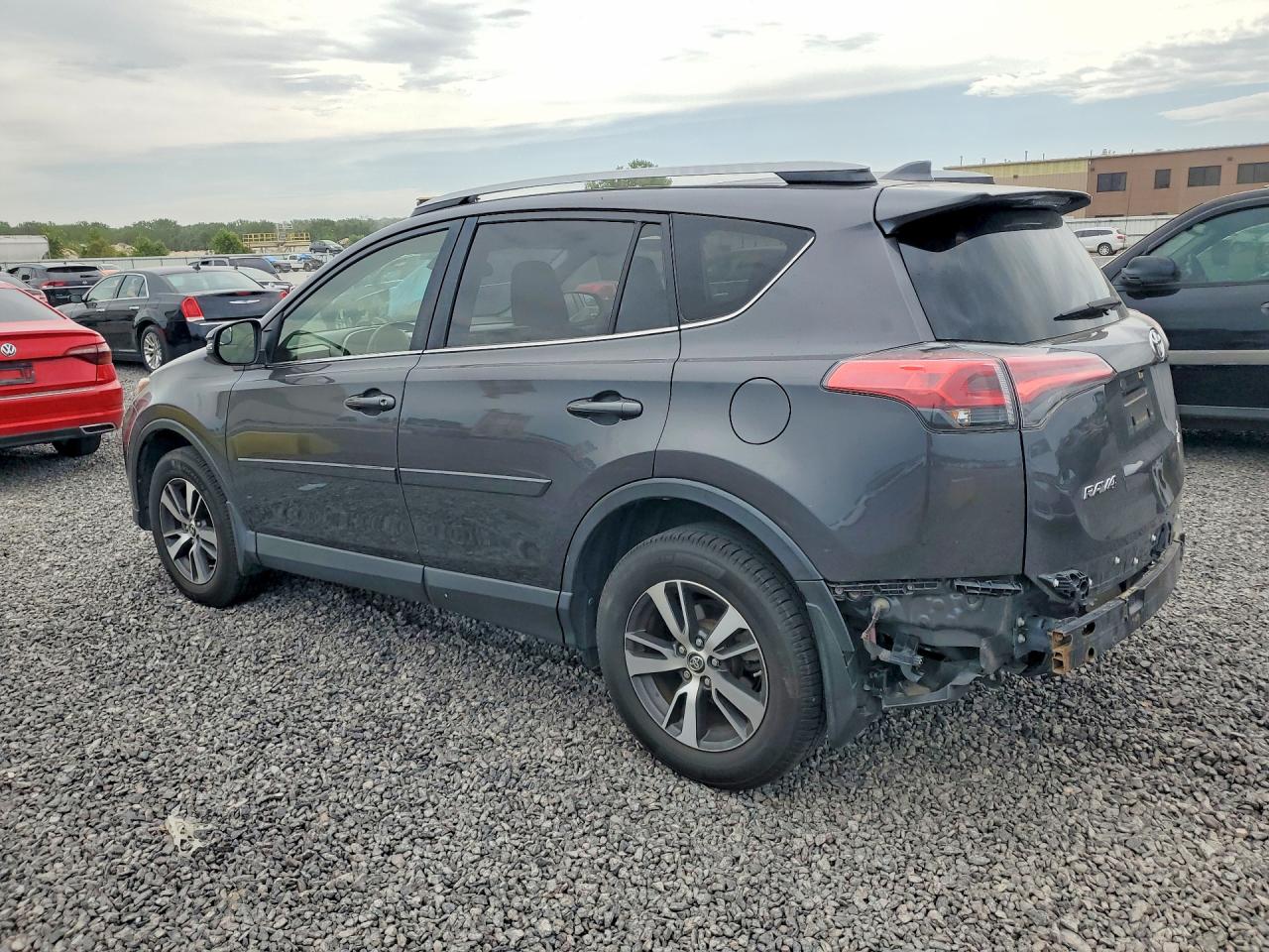2017 TOYOTA RAV4 XLE — снимка 2