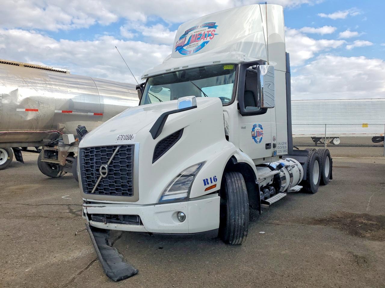 2020 VOLVO VNR