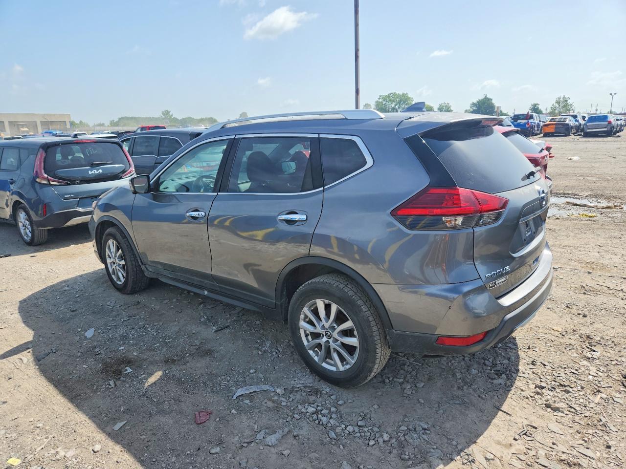 2017 NISSAN ROGUE SV — снимка 2
