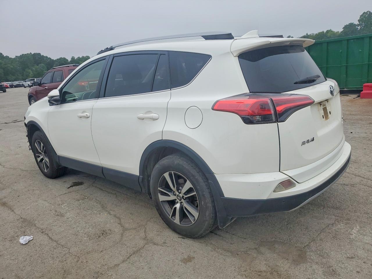 2018 TOYOTA RAV4 XLE — снимка 2