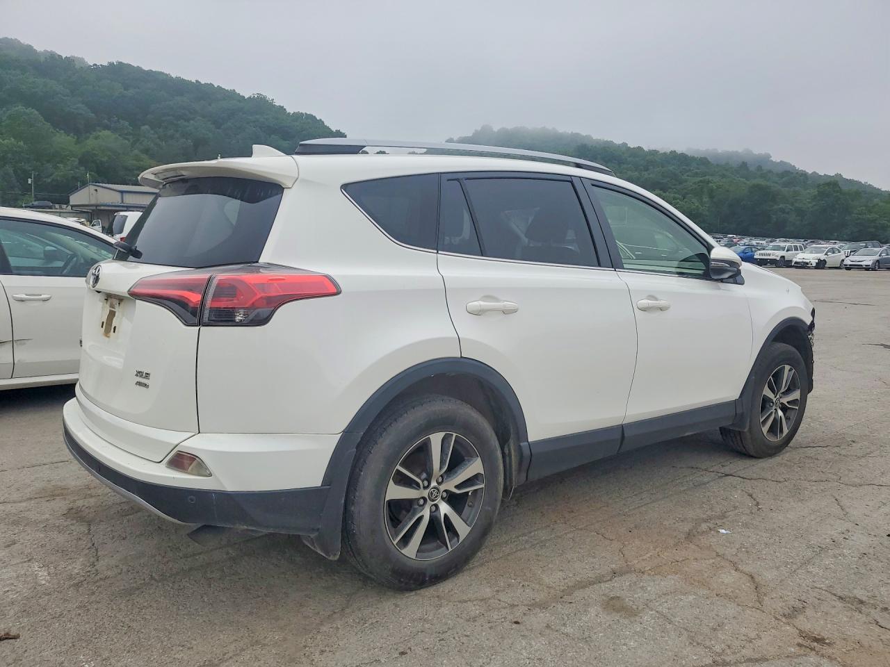 2018 TOYOTA RAV4 XLE — снимка 3
