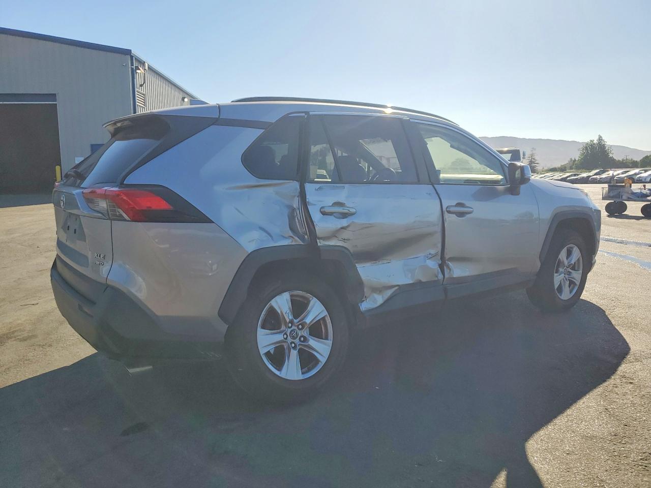 2019 TOYOTA RAV4 XLE — снимка 3