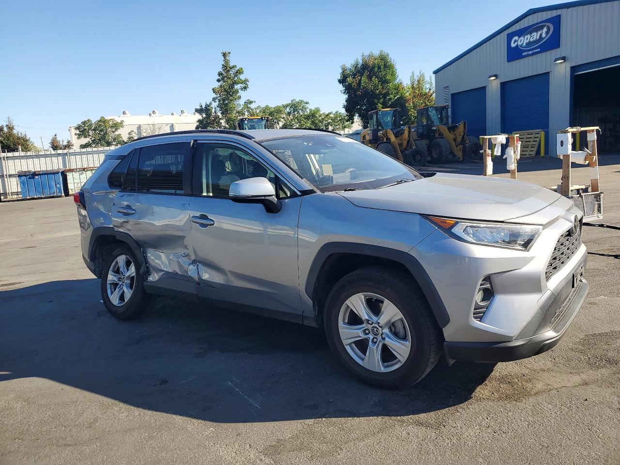 2019 TOYOTA RAV4 XLE — снимка 4