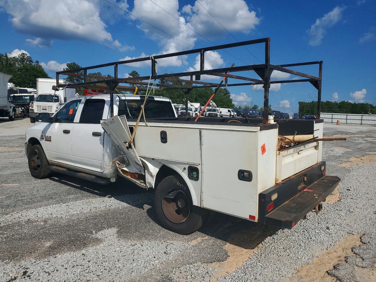 2015 RAM 3500 — снимка 2