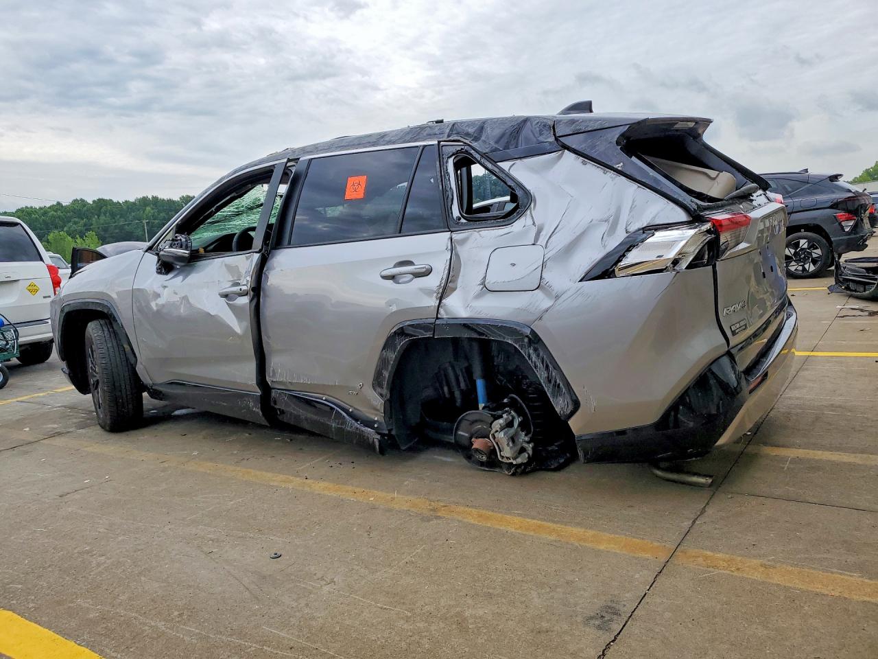 2025 TOYOTA RAV4 XSE — снимка 2