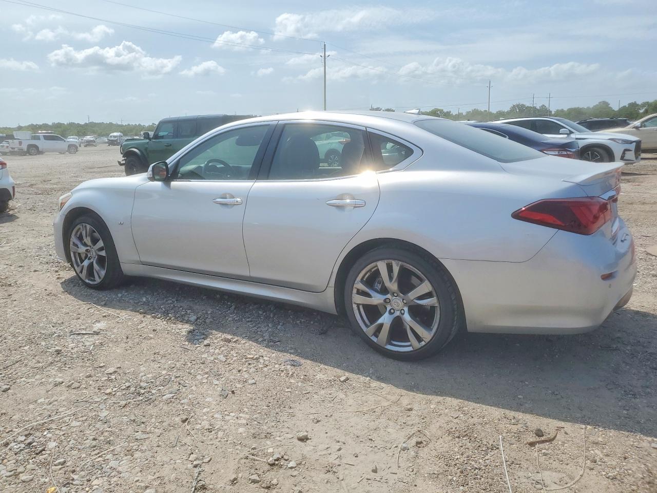 2015 INFINITI Q70 — снимка 2