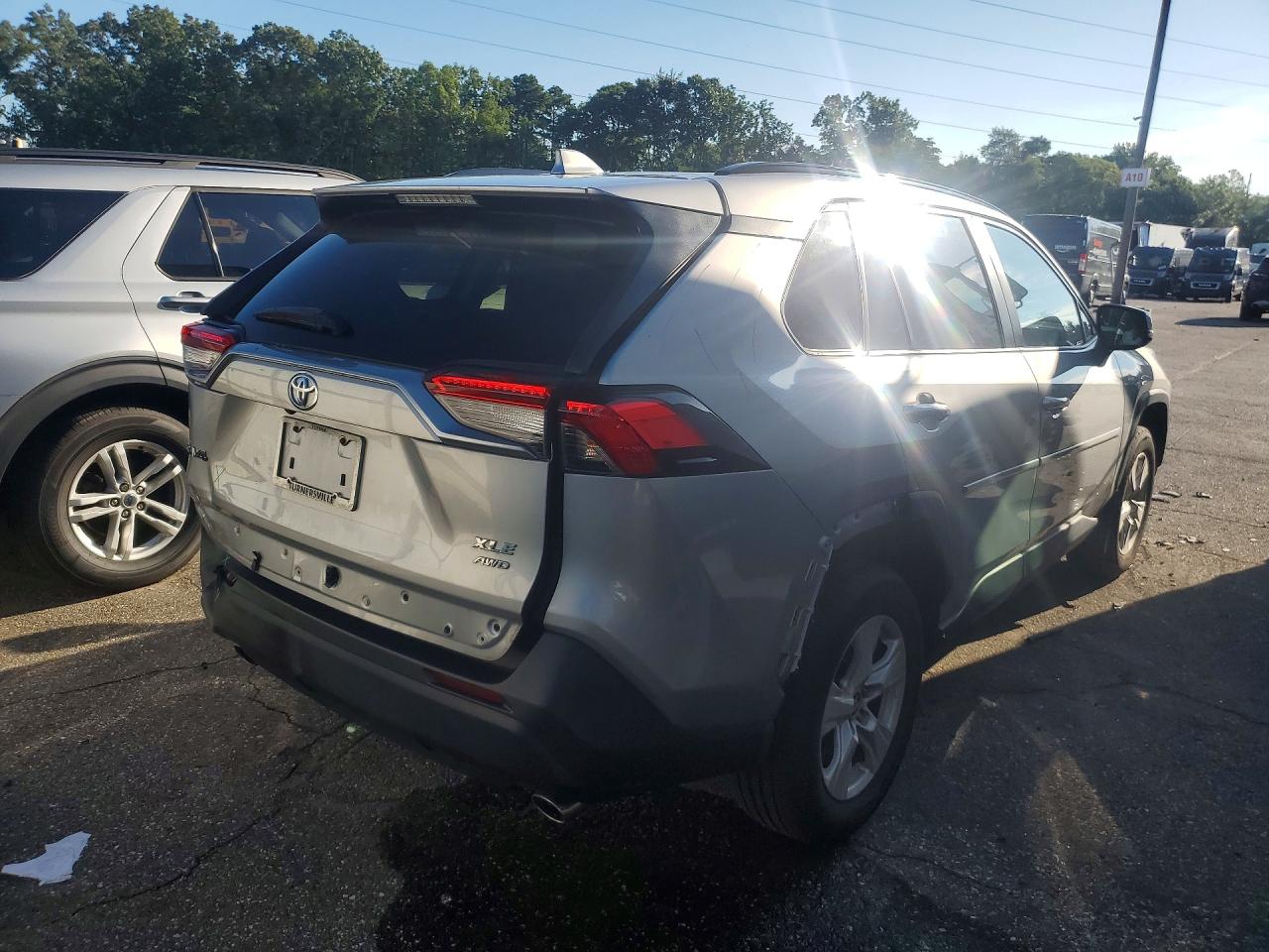 2020 TOYOTA RAV4 XLE — снимка 3