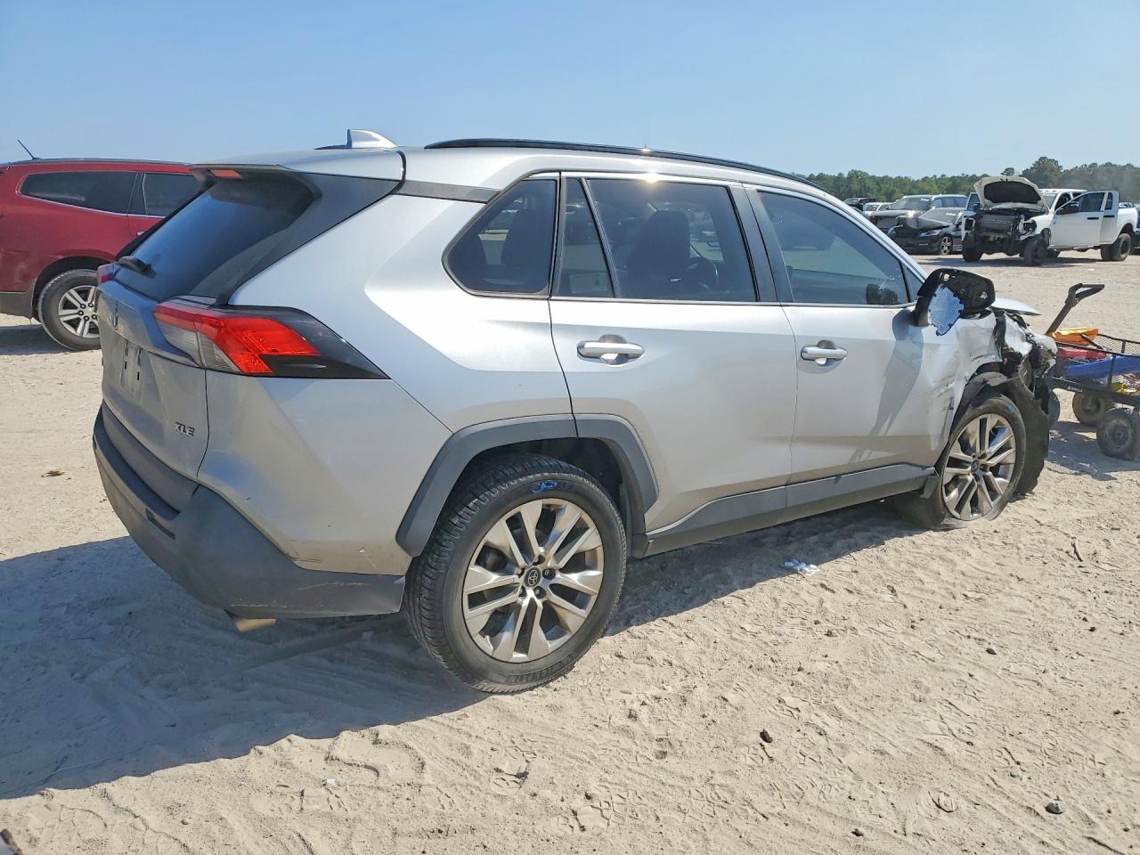 2020 TOYOTA RAV4 XLE PREMIUM — снимка 3