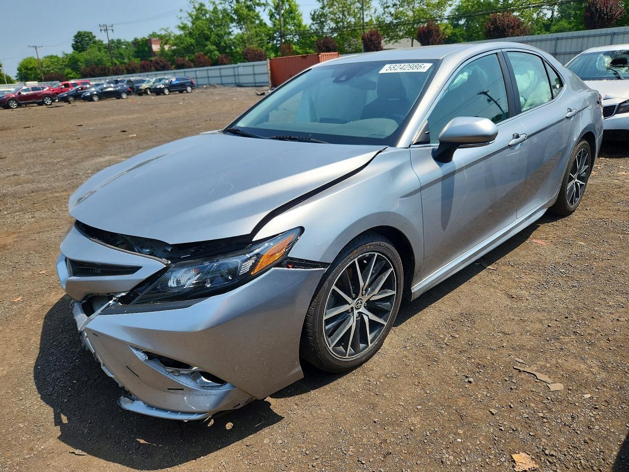 2022 TOYOTA CAMRY HYBRID SE